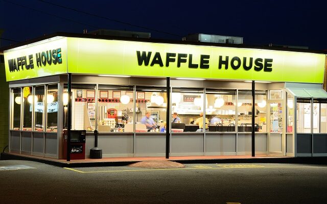 “Love Everybody” – Man Hands Out $13K To Waffle House Customers!